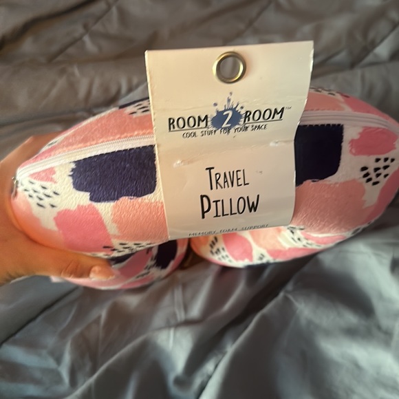 Memory foam travel neck pillow BRAND NEW NEVER USED - Picture 2 of 4